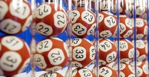 Choix ultime entre les jeux de hasard et le ministre de la Communication